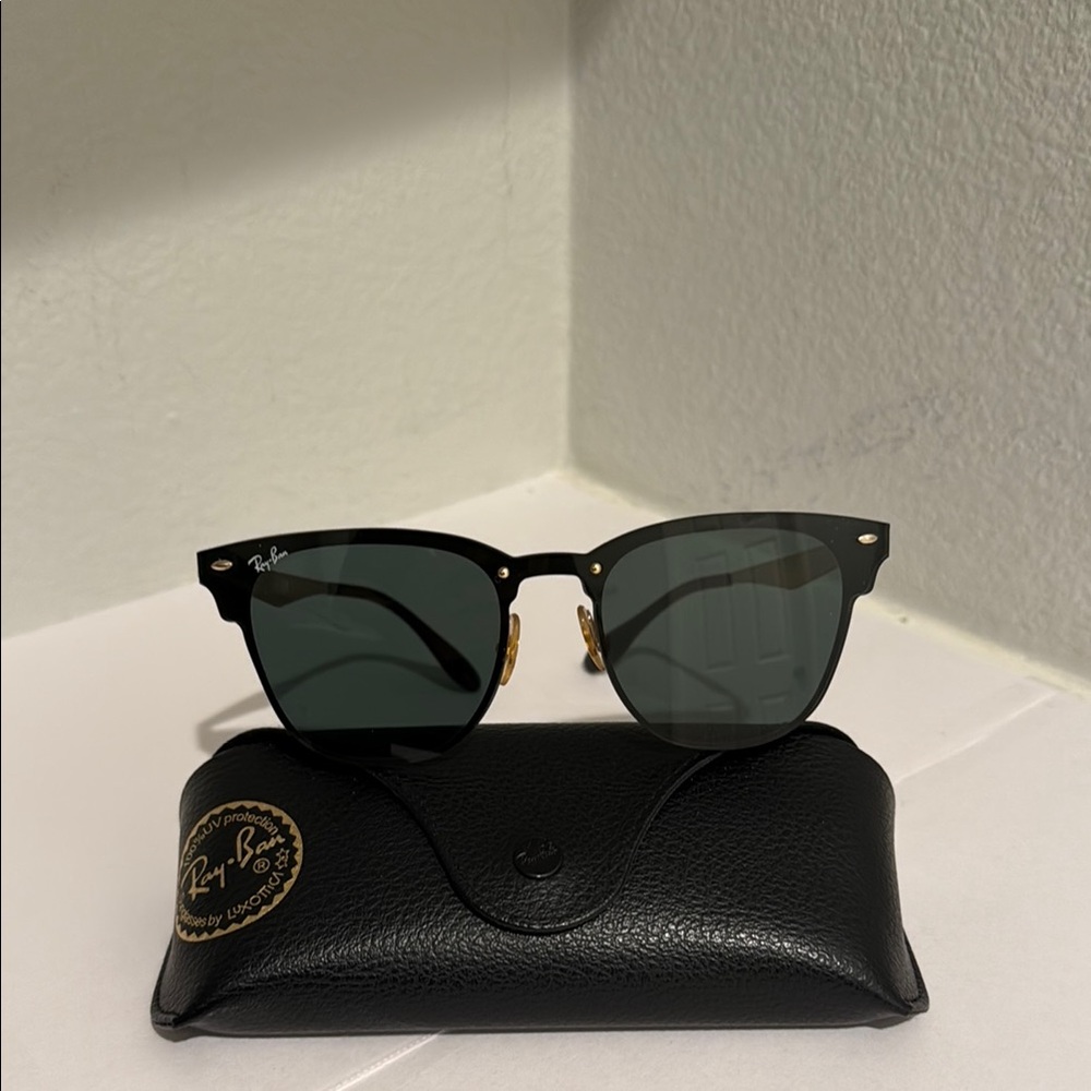 Ray-Ban Classic Black Sunglasses with Case